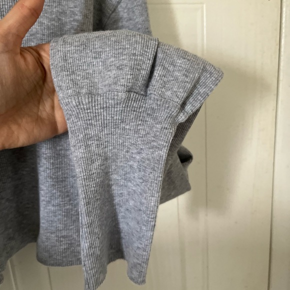 Brandy Melville Cropped Ribbed Gray Turtleneck Sweater - Picture 7 of 8